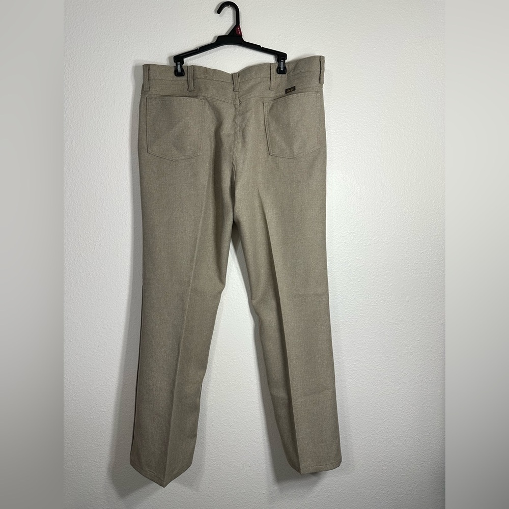 Wrangler Men’s Brown Pants No Iron Needed Size 40x30 - Picture 2 of 9